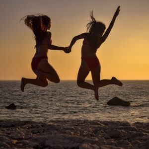 girls-5895385_1280